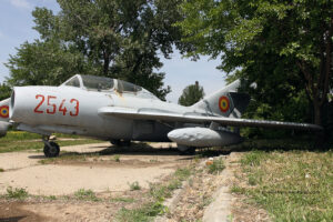 Romanian Air Force Mikoyan-Gurevich MiG-15UTI Midget 2543