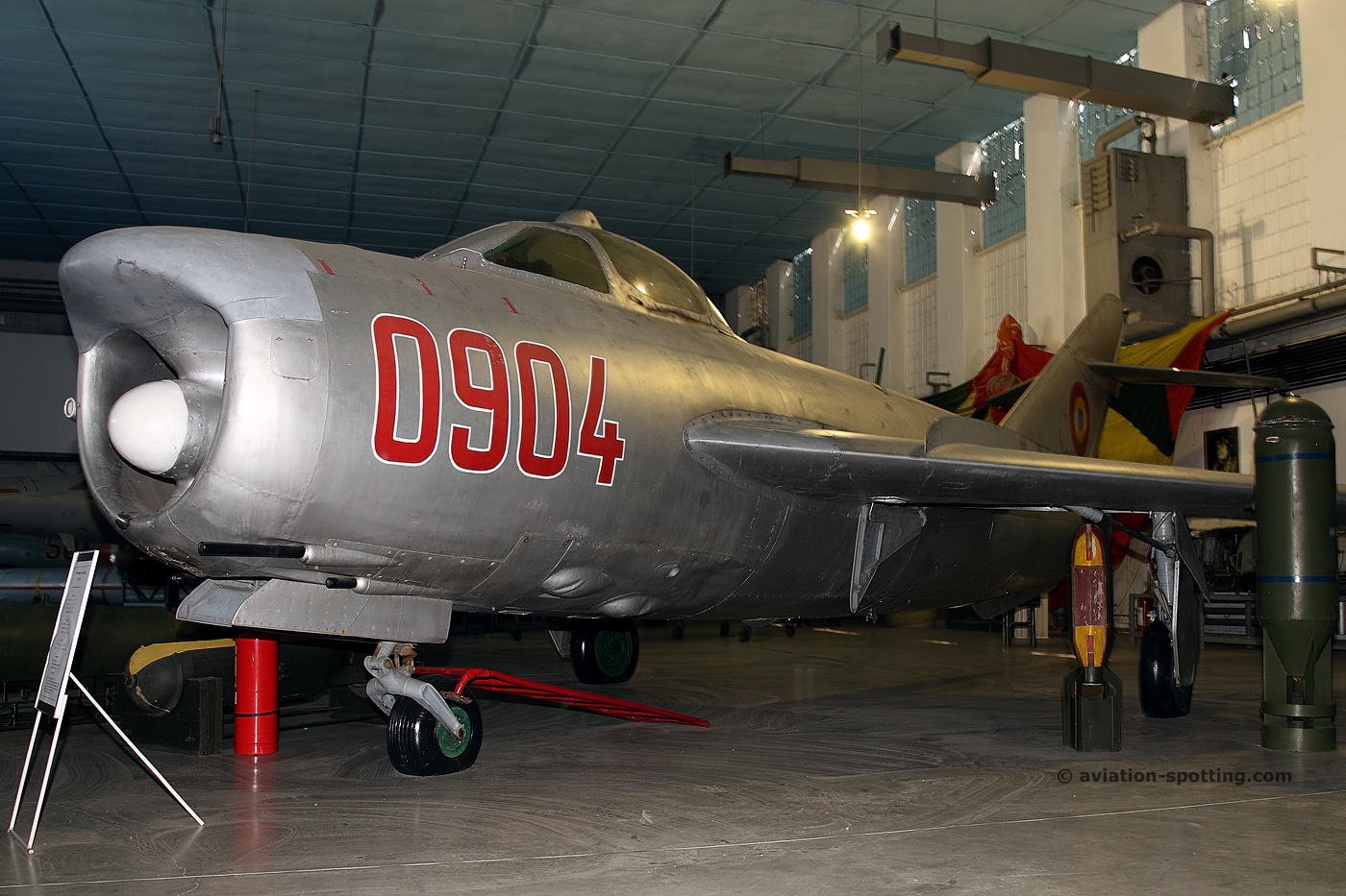 Romanian Air force Mikoyan-Gurevich MiG-17PF Fresco D 0904